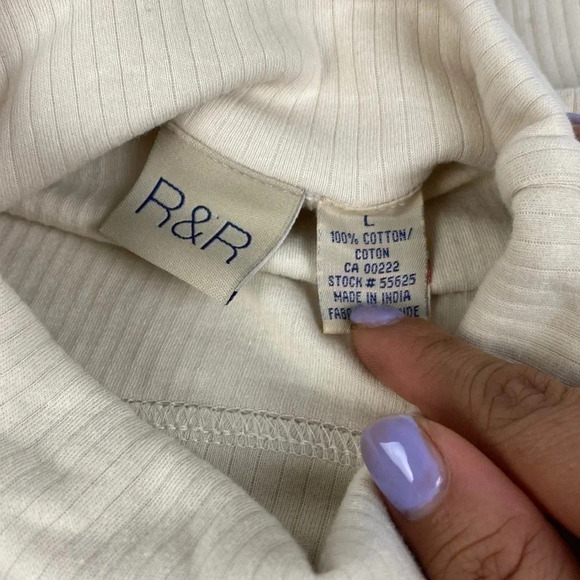 2$25 Cream beige neutrals minimalist Turtleneck sweater size large - Picture 3 of 6